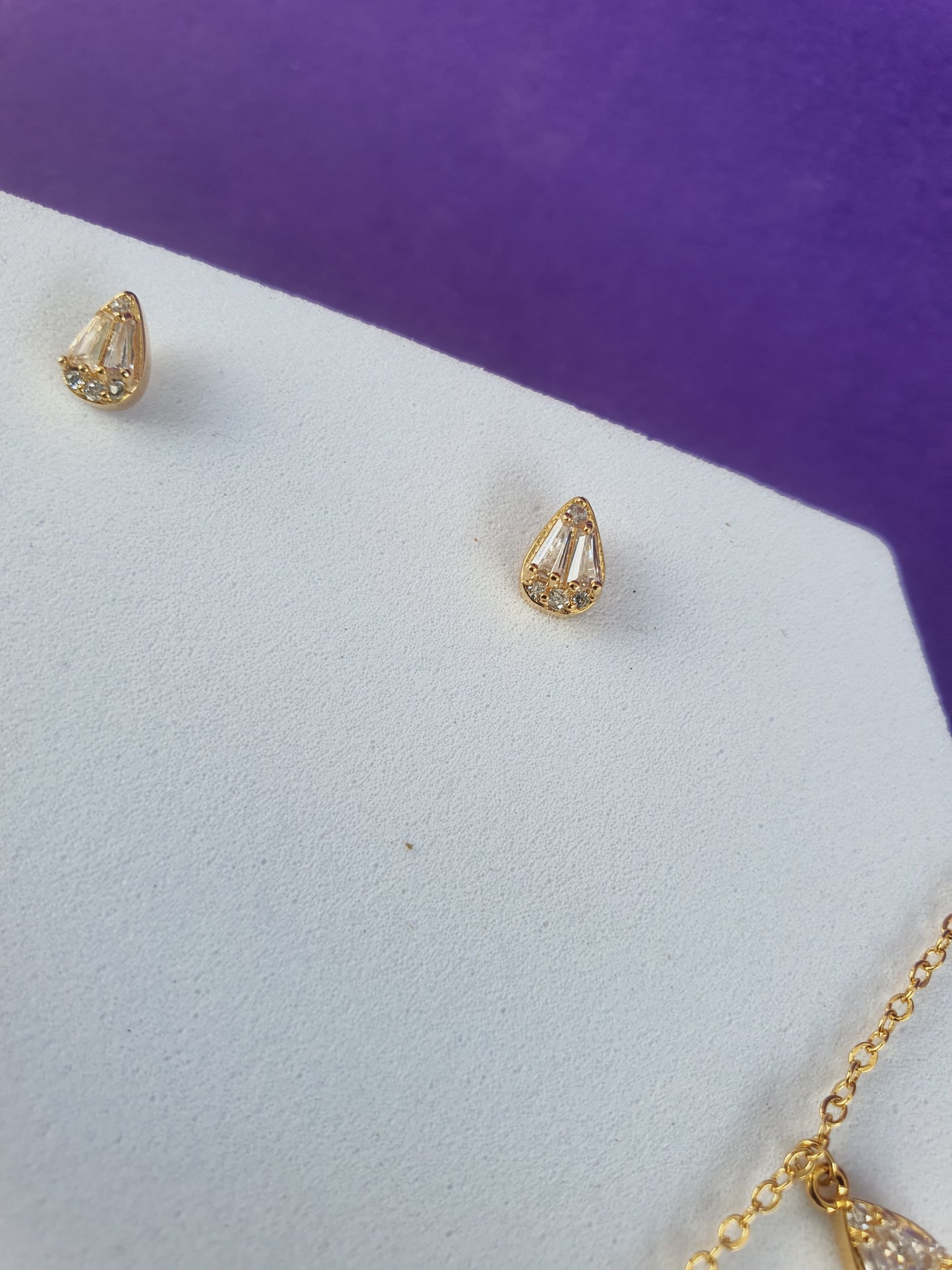 FULLY ADJUSTABLE GOLD CHAIN COMBO WITH EARRINGS J CEI X