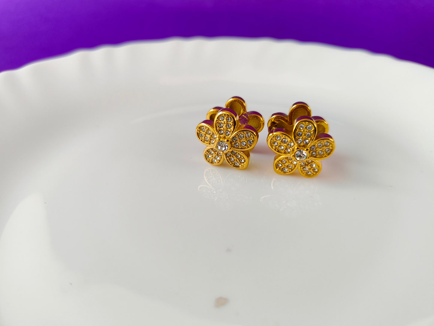 GOLD EARRING 6N G T6 .