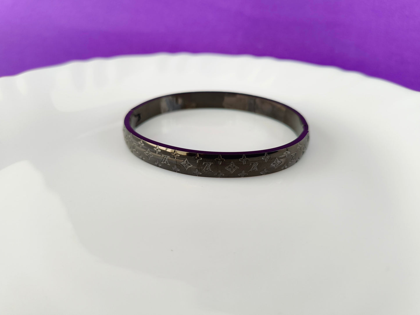 BLACK BRACELET