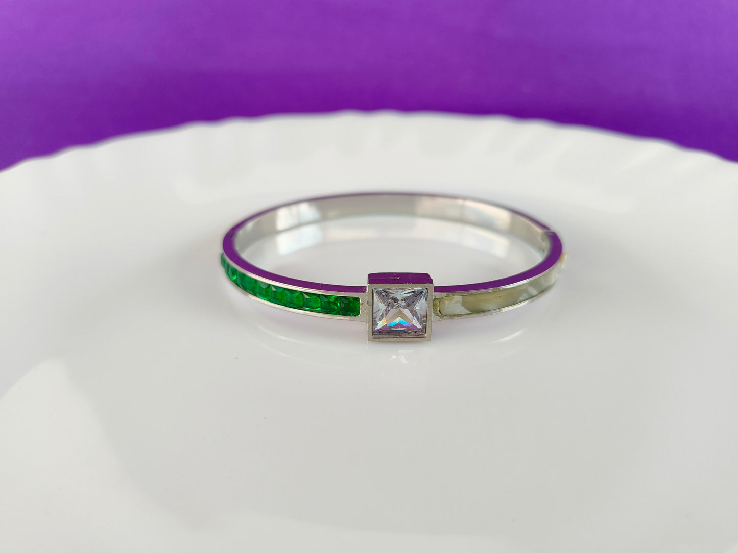 SILVER GREEN STONE BRACELET