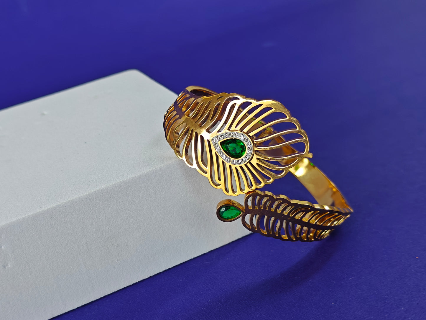 GOLD BRACELET