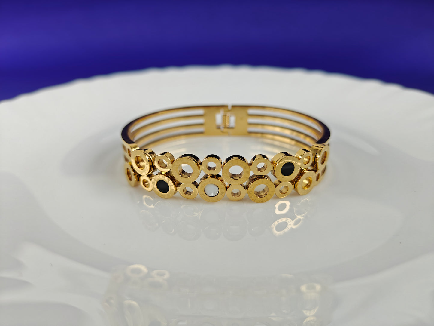 GOLD BRACELET X