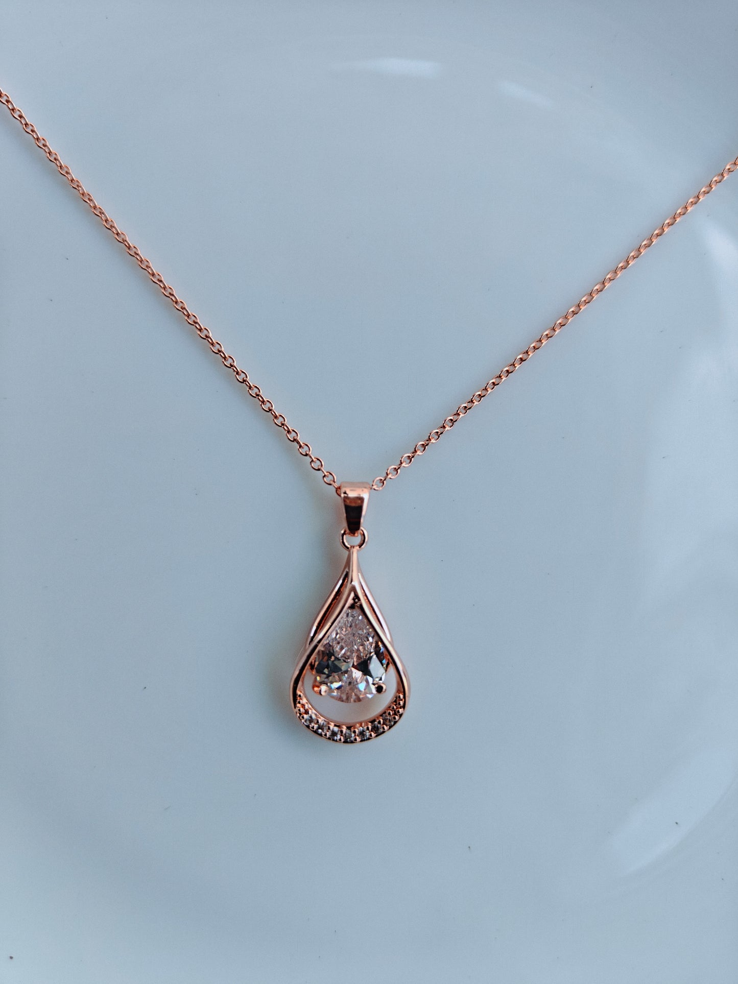 ROSEGOLD CHAIN .