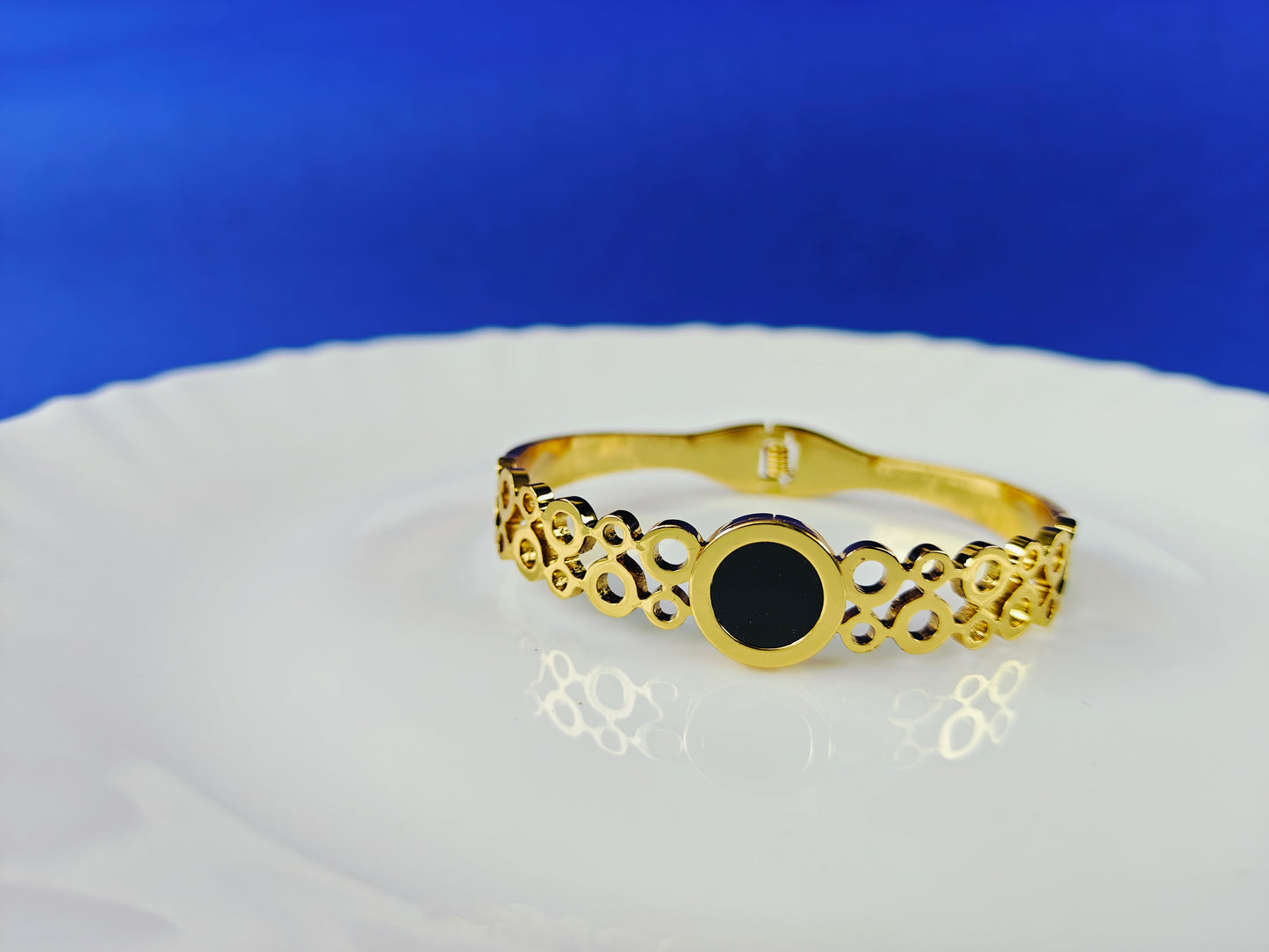 GOLD BRACELET