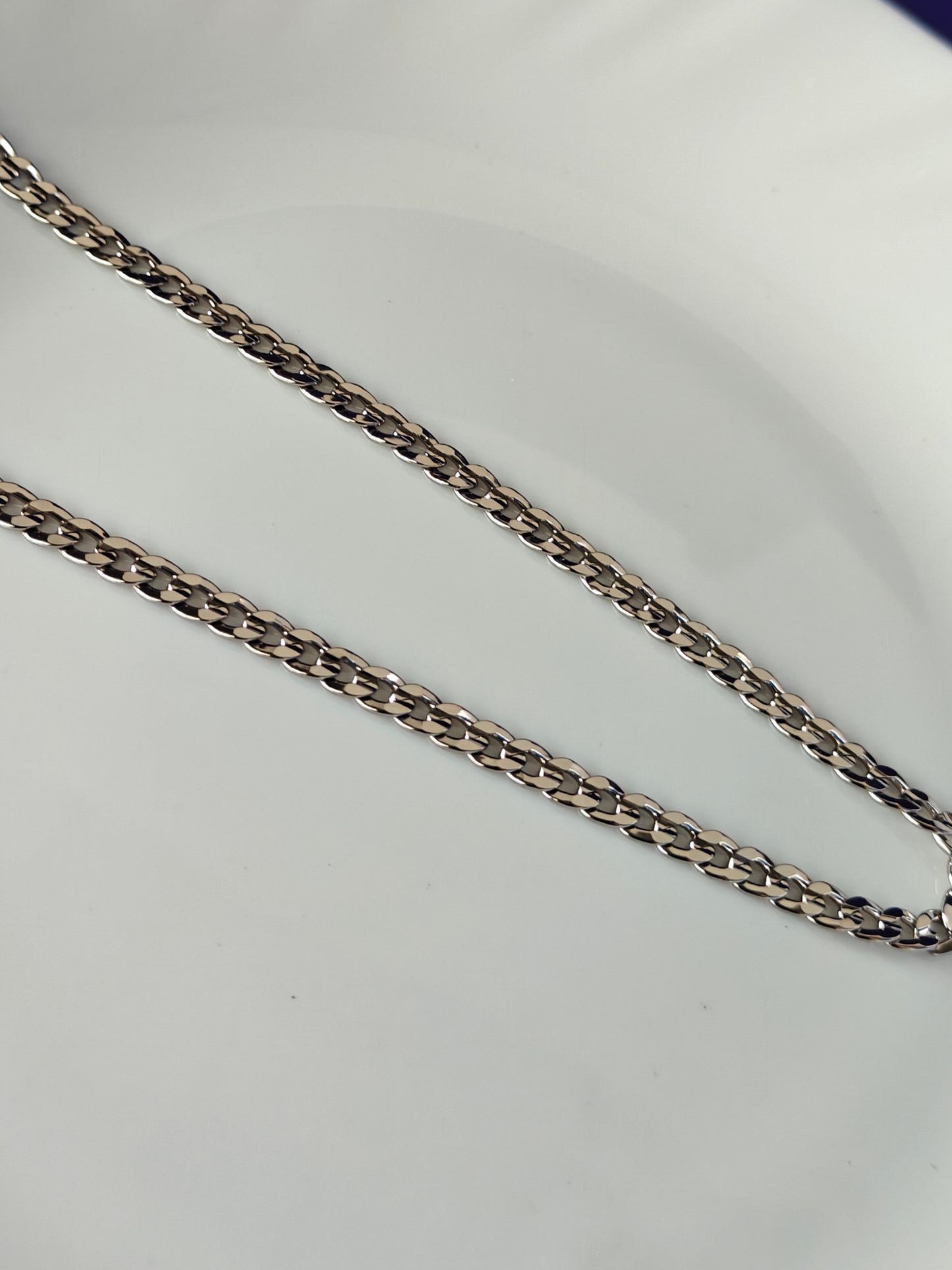 UNISEX SILVER CHAIN