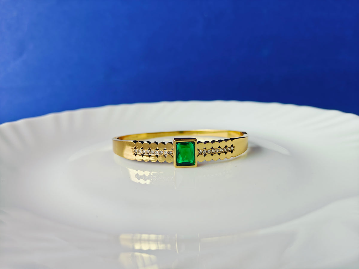 GOLD BRACELET