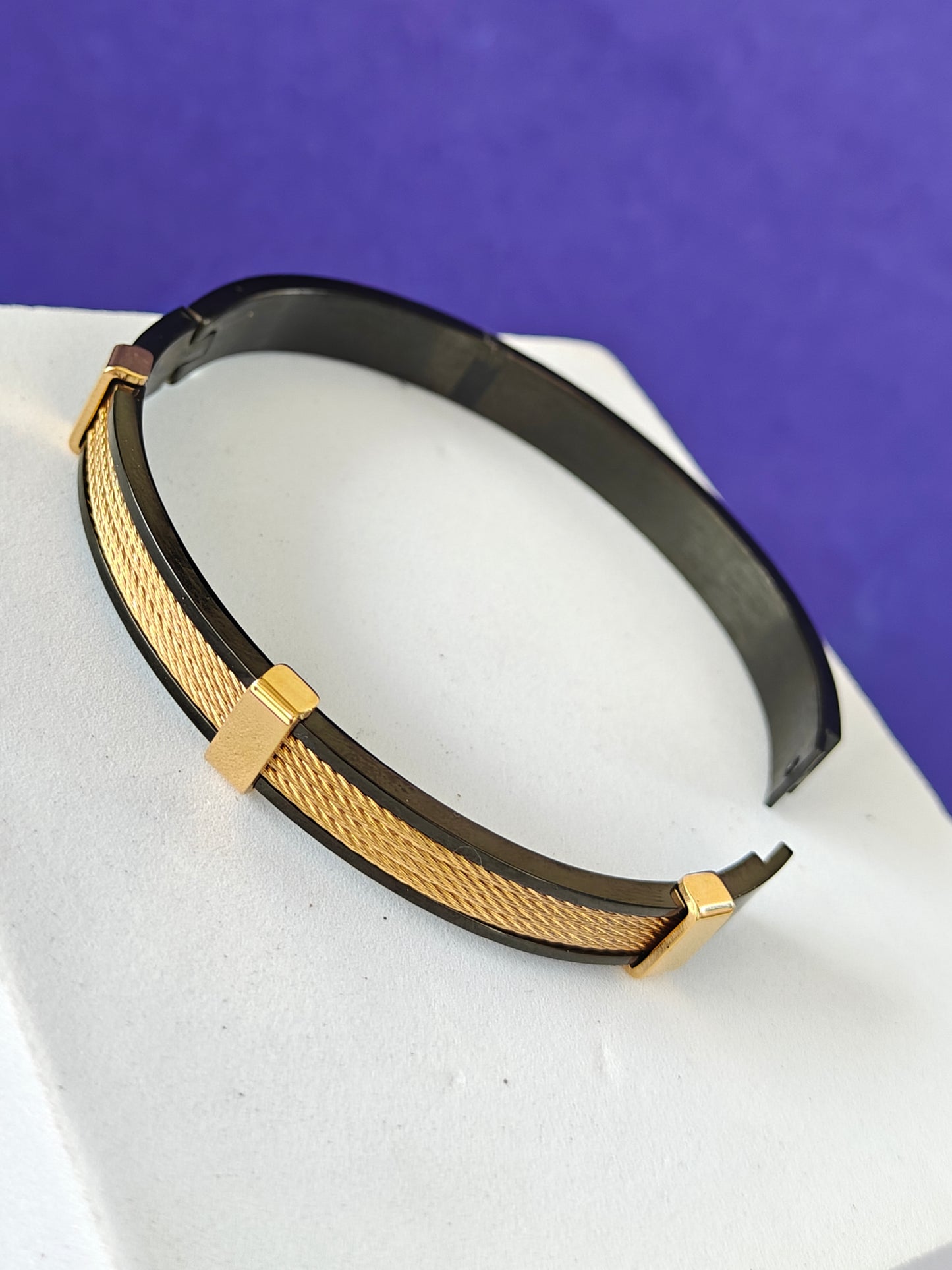 UNISEX KADA GOLD WITH BLACK BRACELET