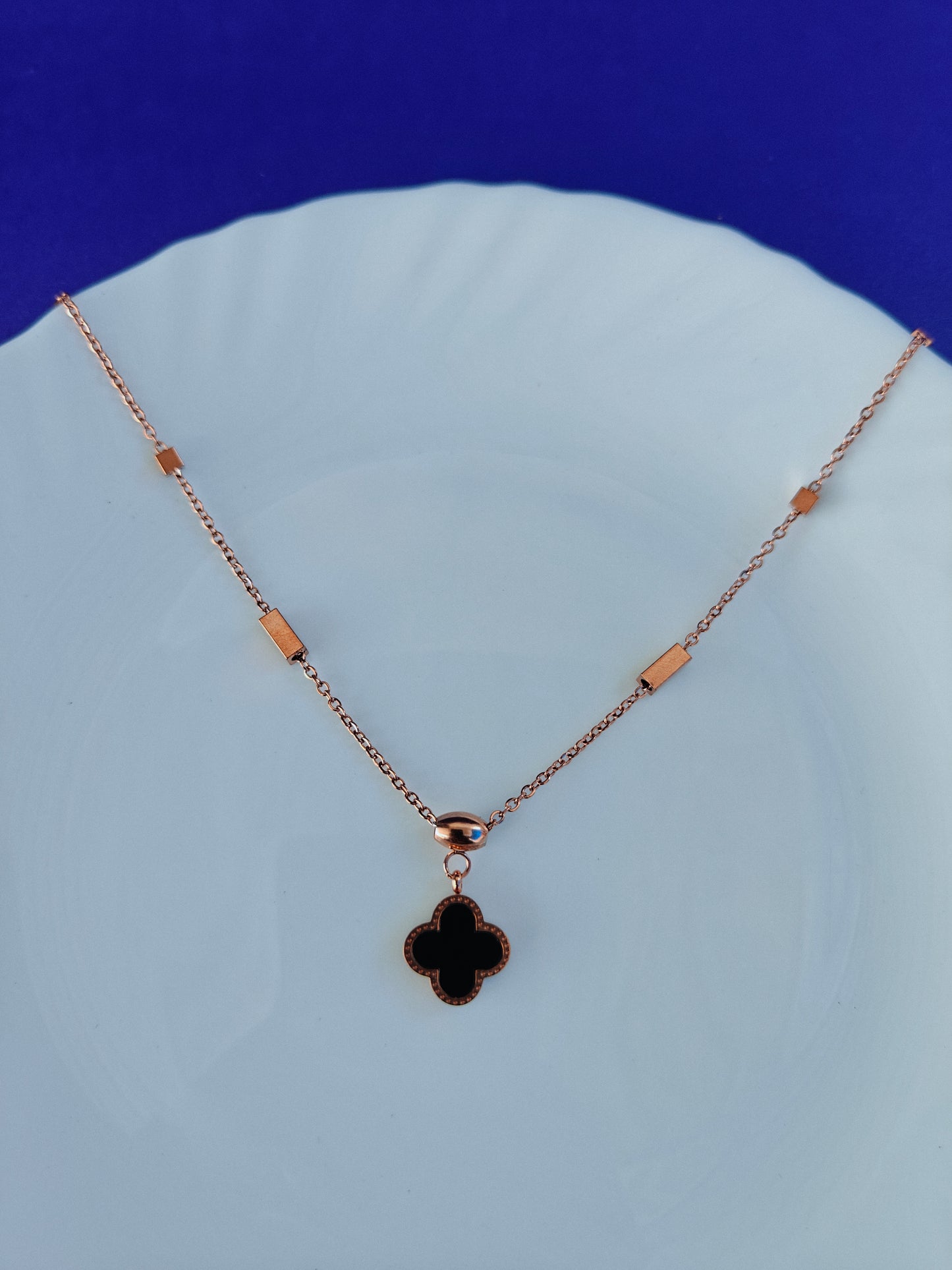 ROSEGOLD CHAIN .