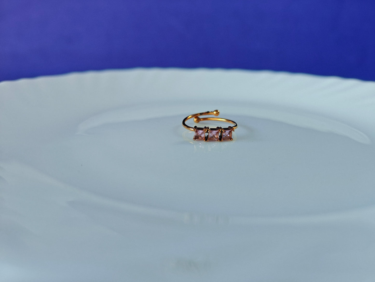 GOLD ADJUSTABLE RING ..
