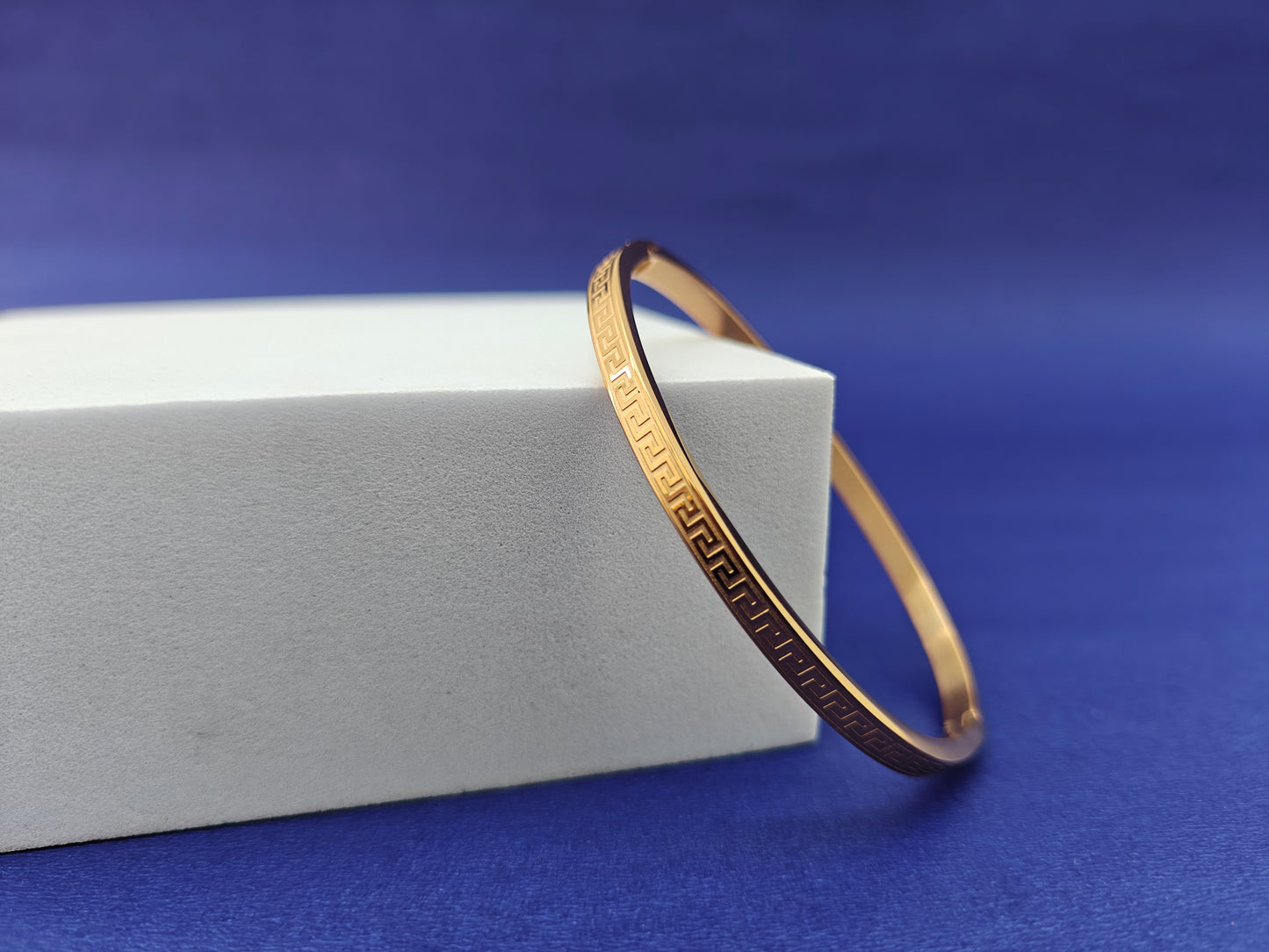 ADULT MINIMAL GOLD BRACELET X