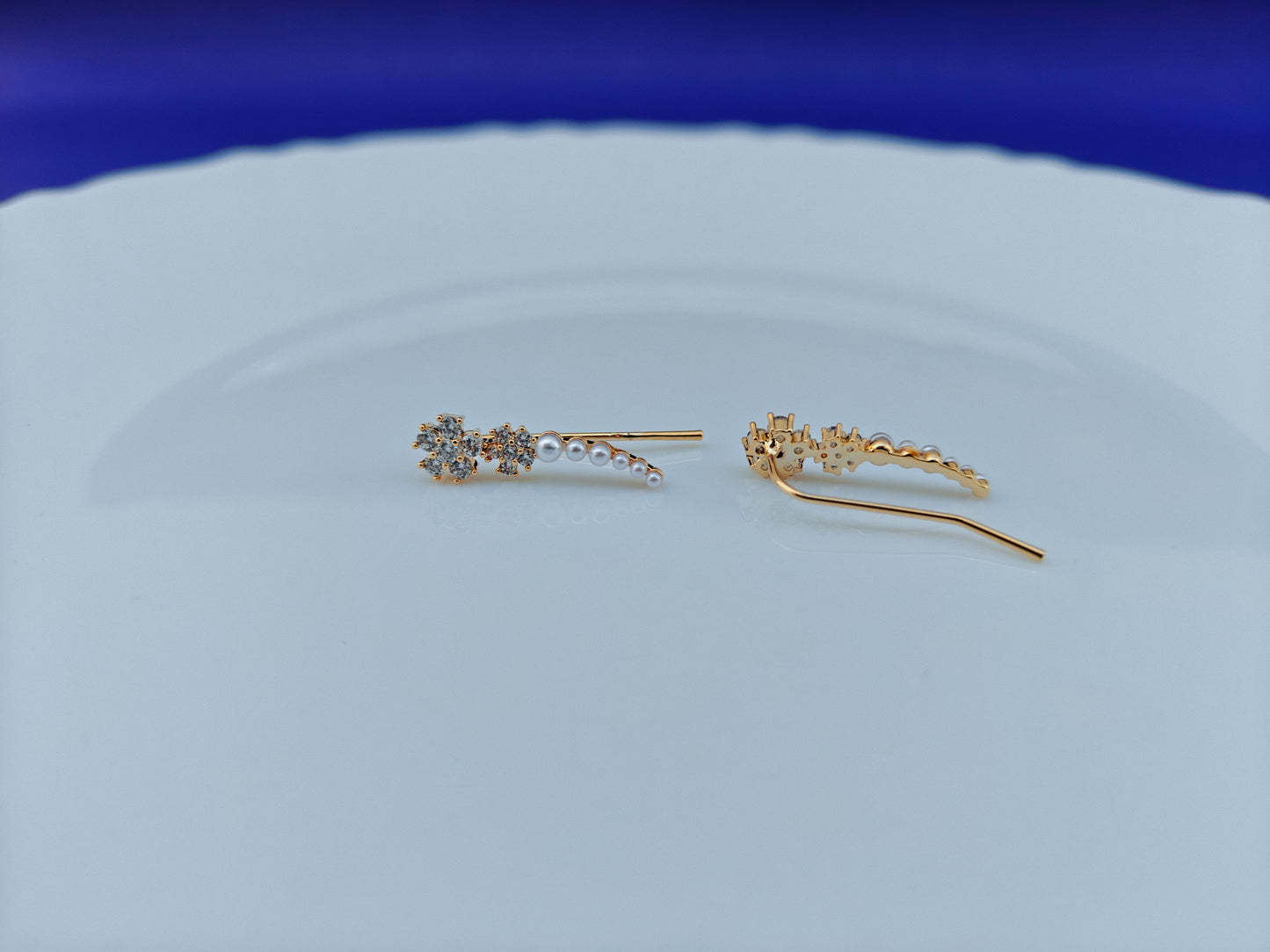 GOLD EAR CUFF I Z2 X