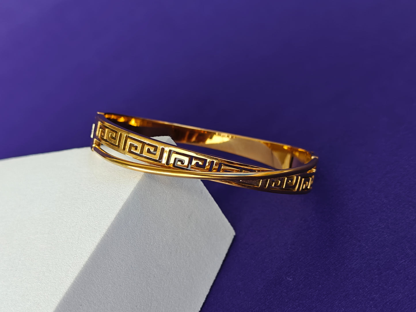 GOLD BRACELET