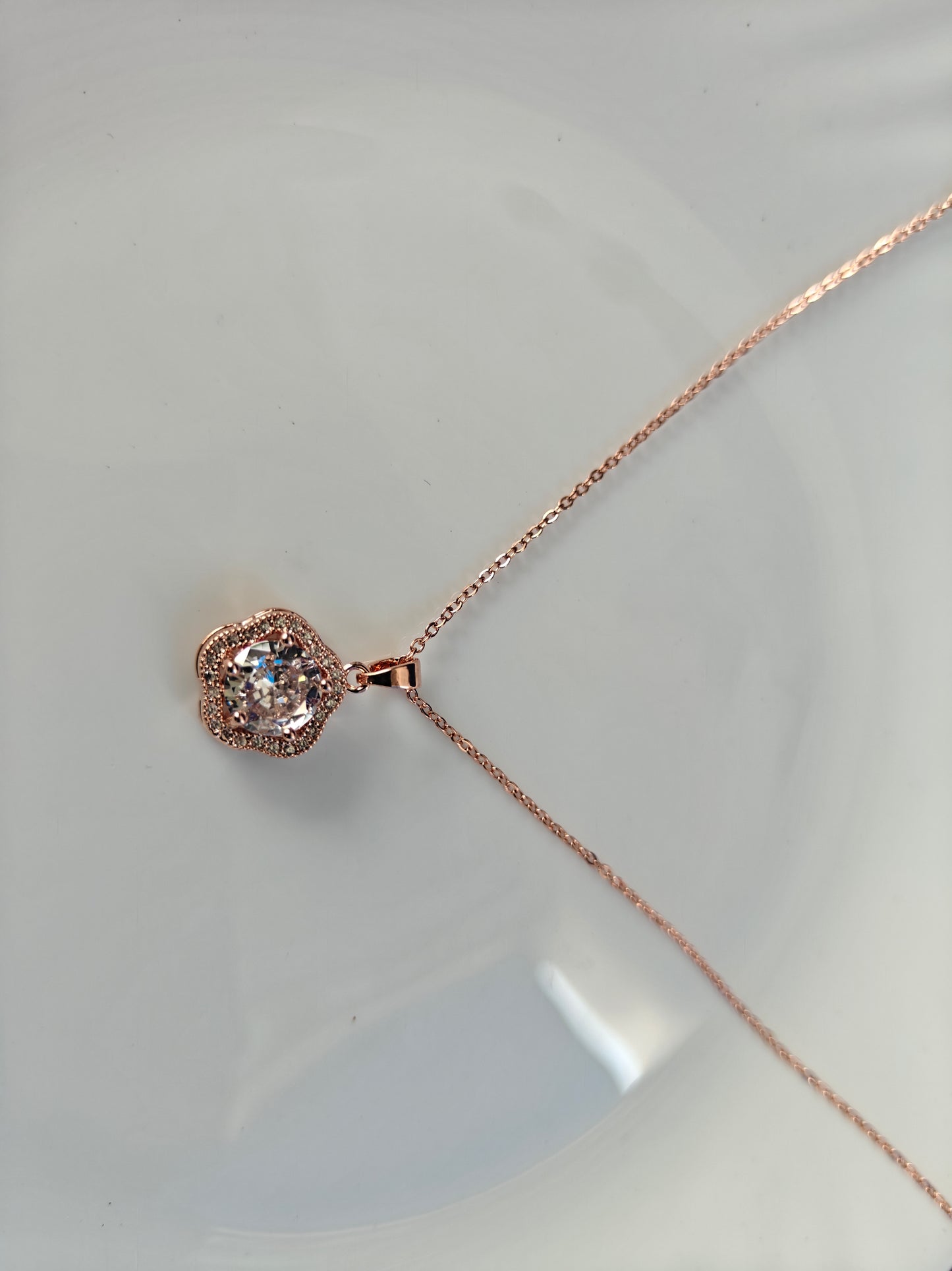 ROSEGOLD CHAIN .