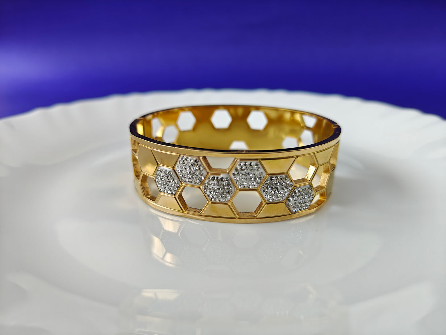 GOLD BRACELET