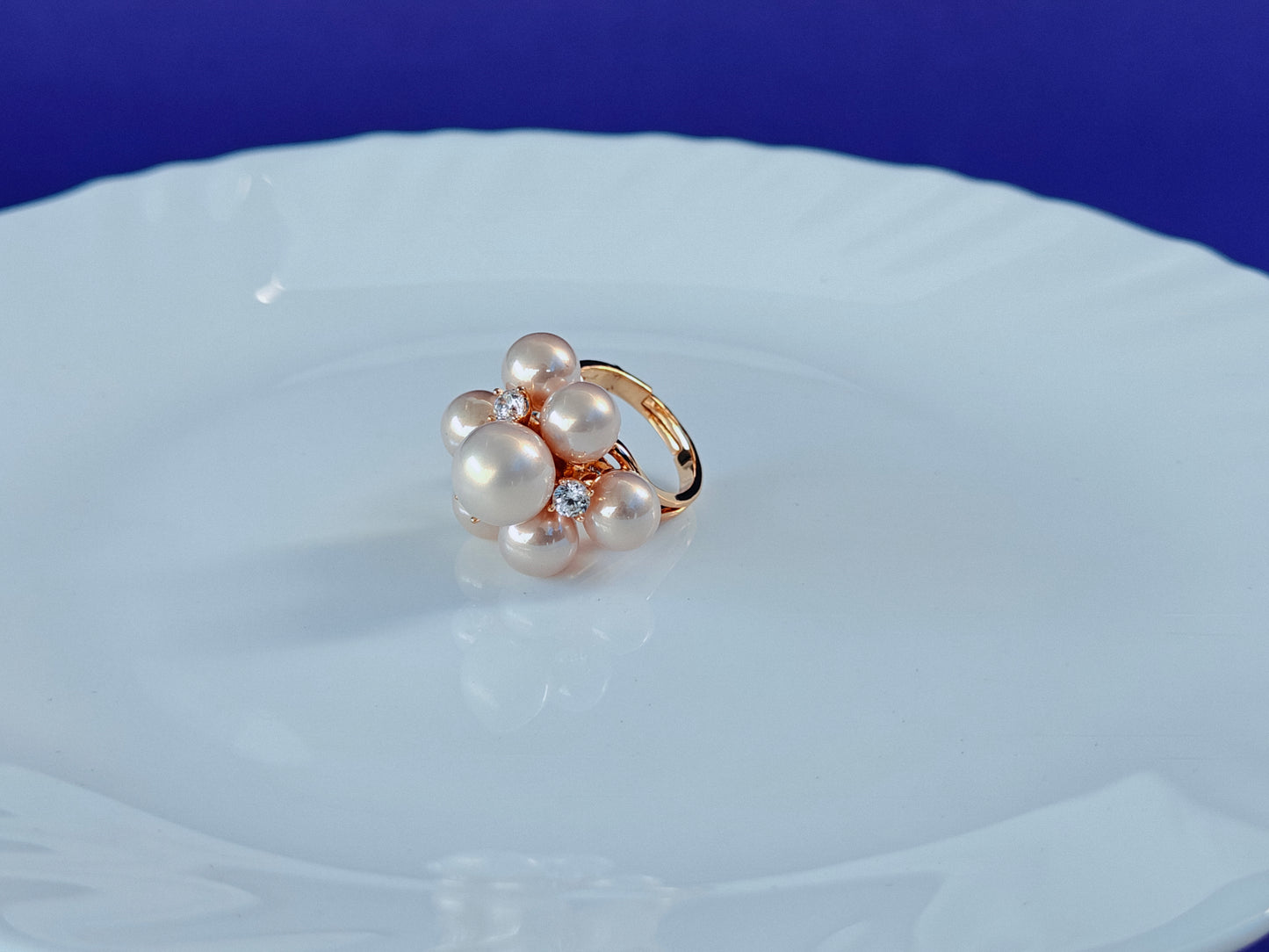 GOLD ADJUSTABLE RING ..