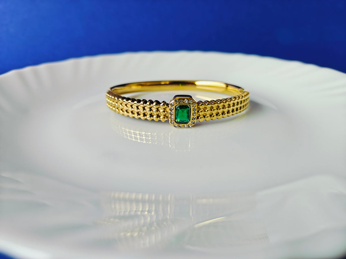 GOLD BRACELET