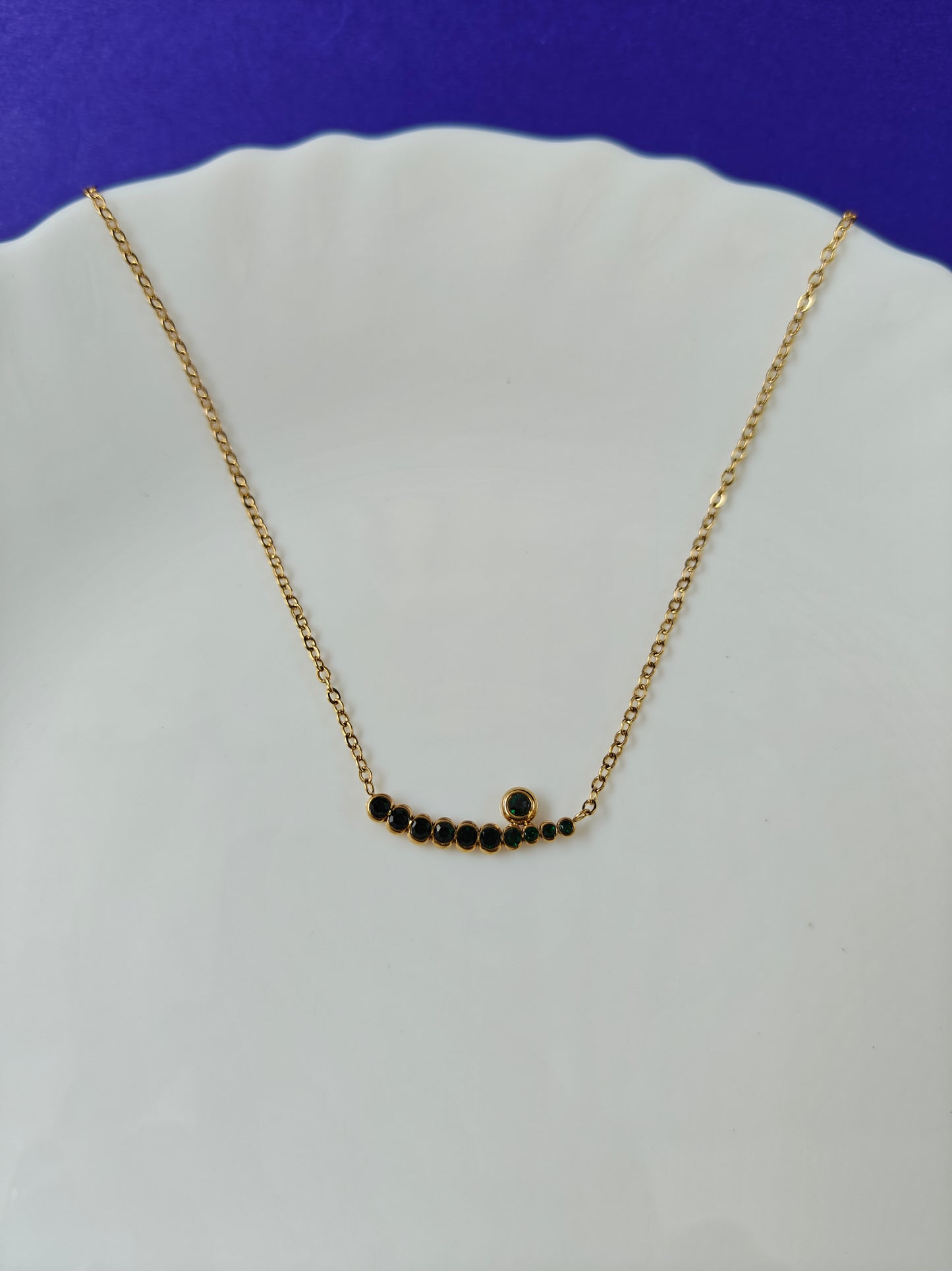 GOLD CHAIN GREEN STONE D8 S12