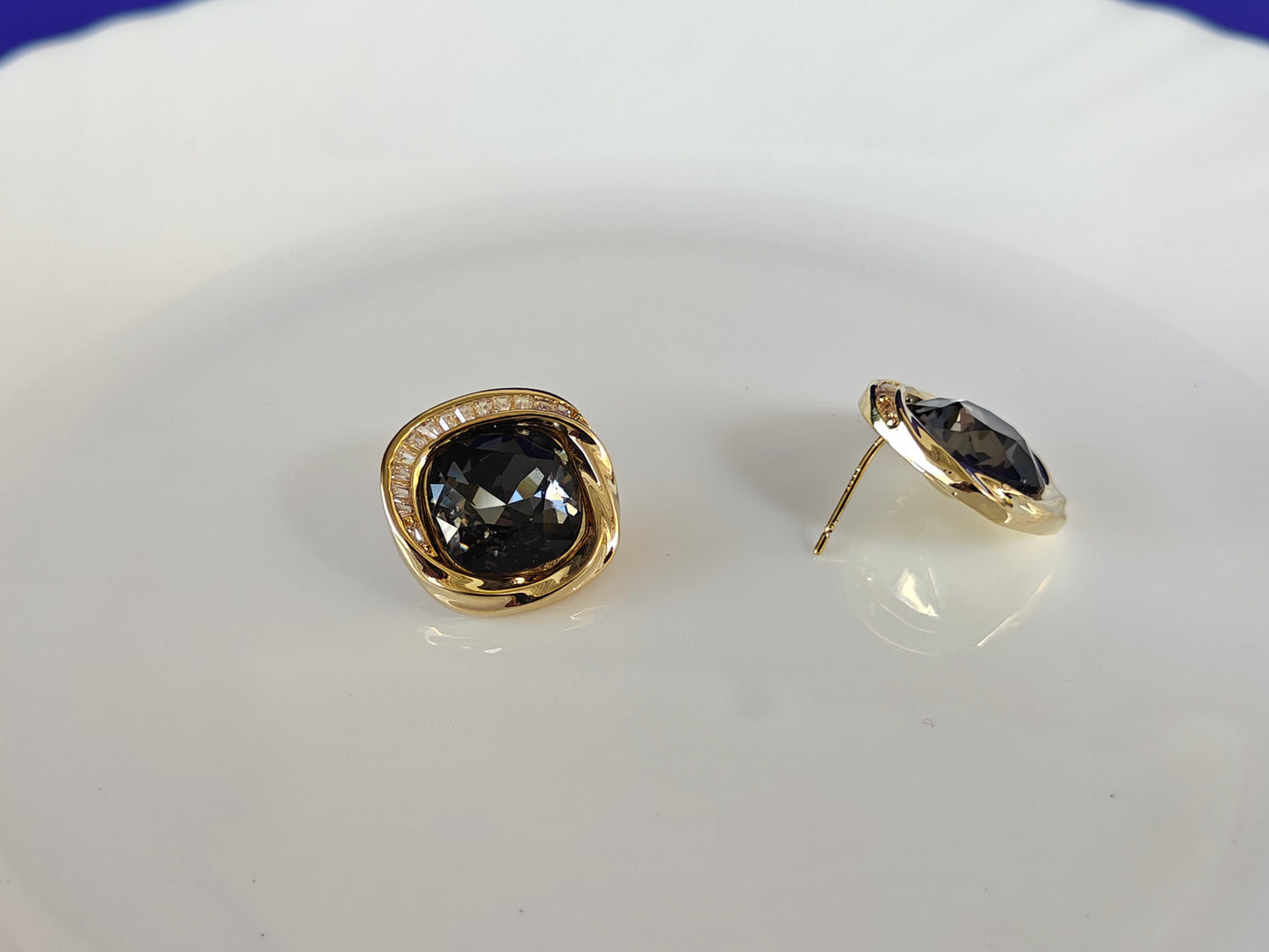 GOLD EARRING Y19
