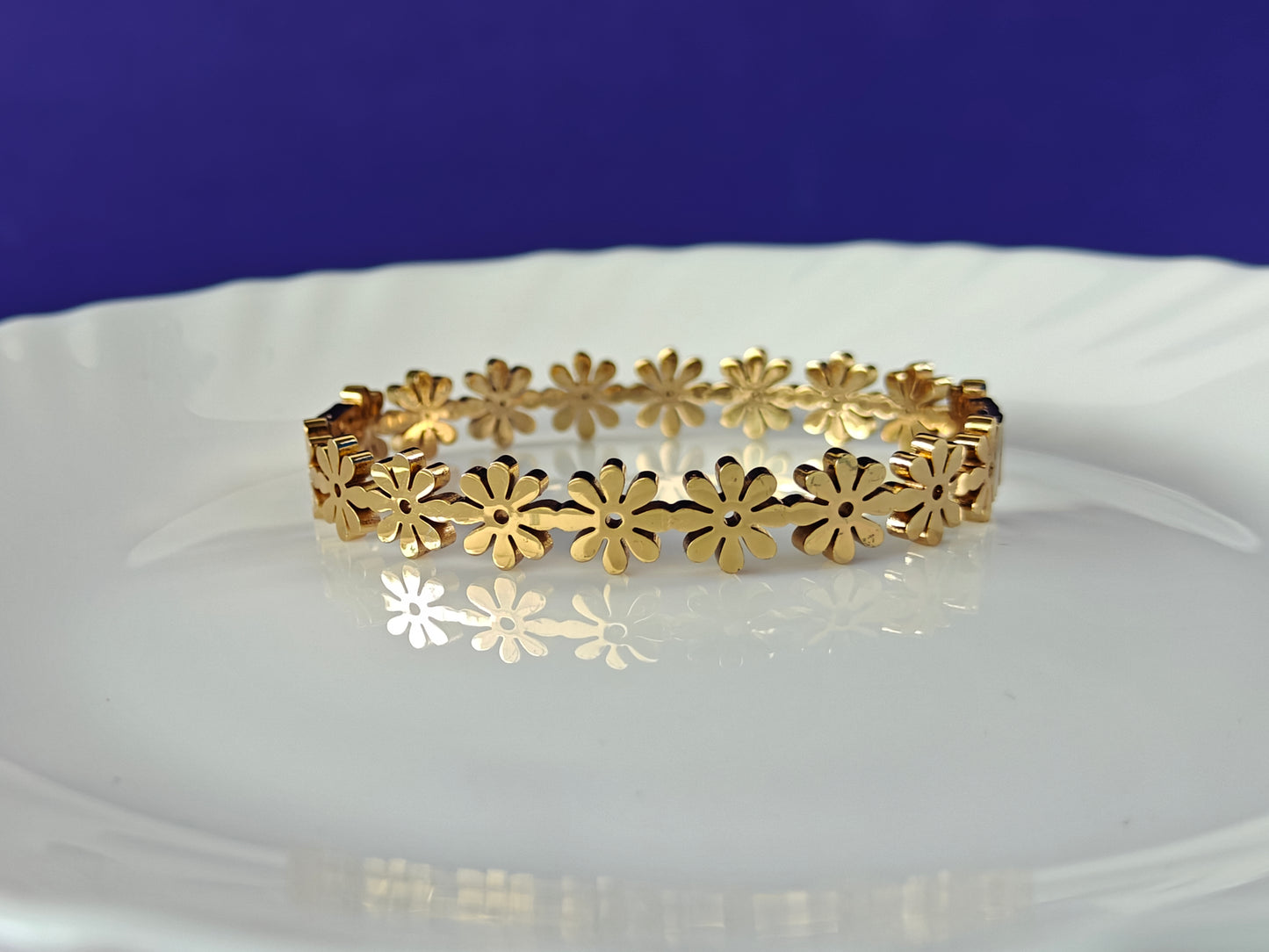 GOLD BRACELET