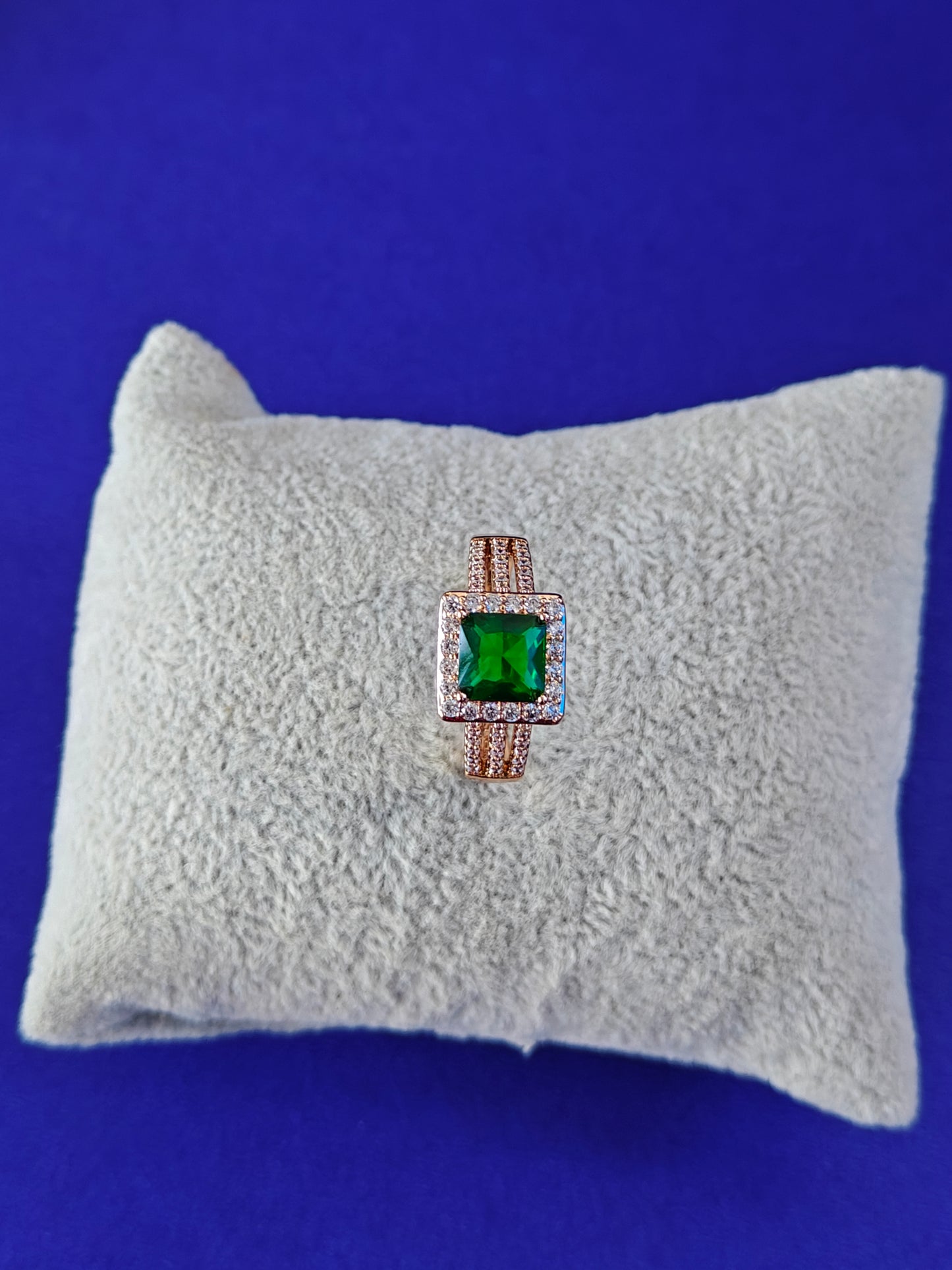 ROSEGOLD RING ..