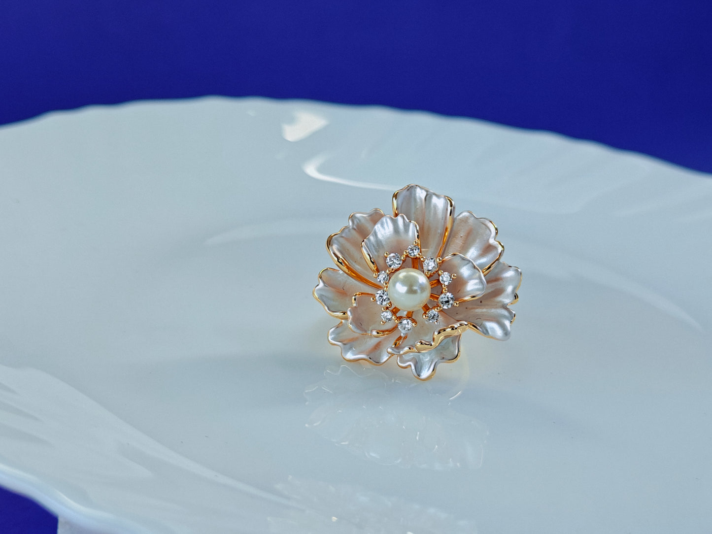 GOLD ADJUSTABLE RING ..