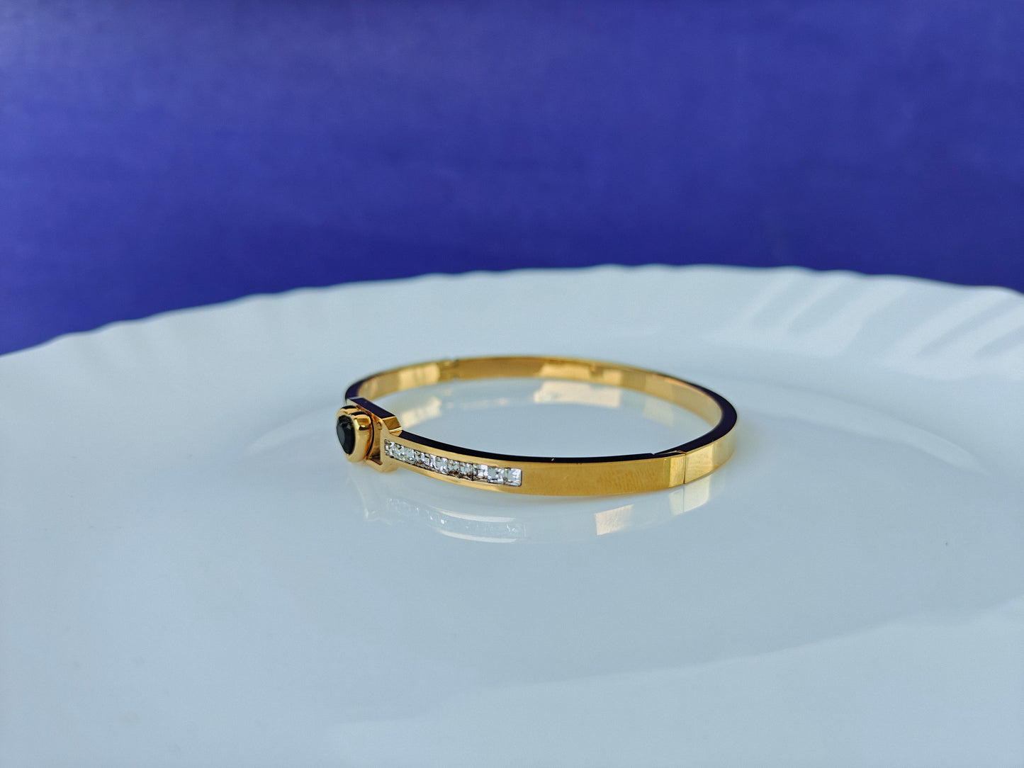 GOLD BRACELET BLACK STONE