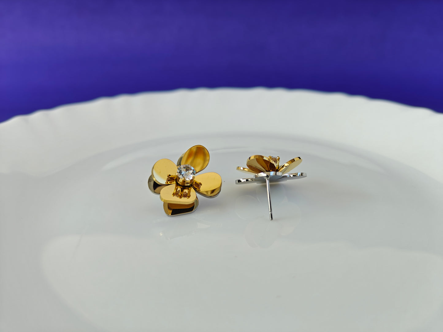 GOLD EARRING 8P T7 X