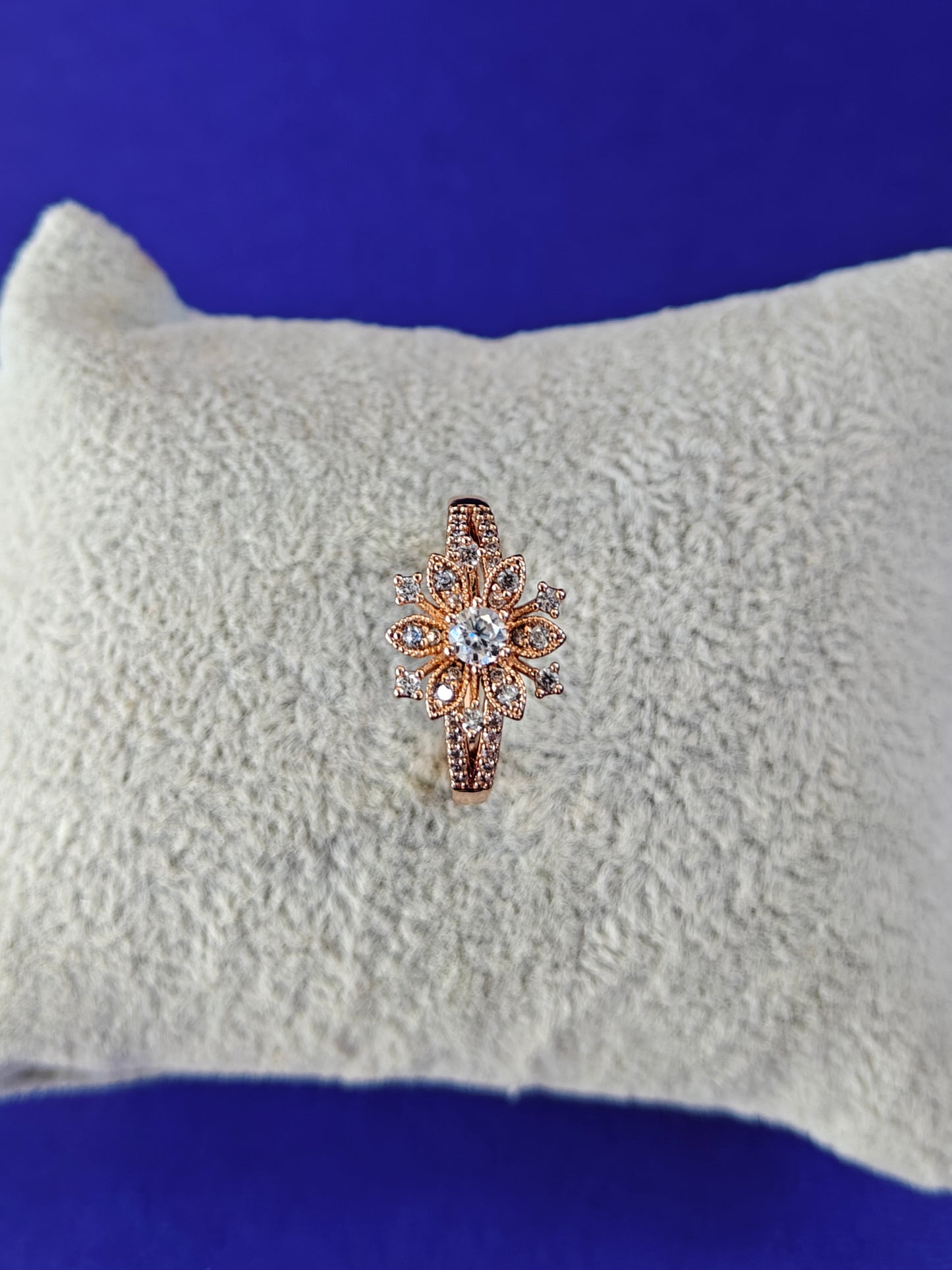 ROSEGOLD RING ..