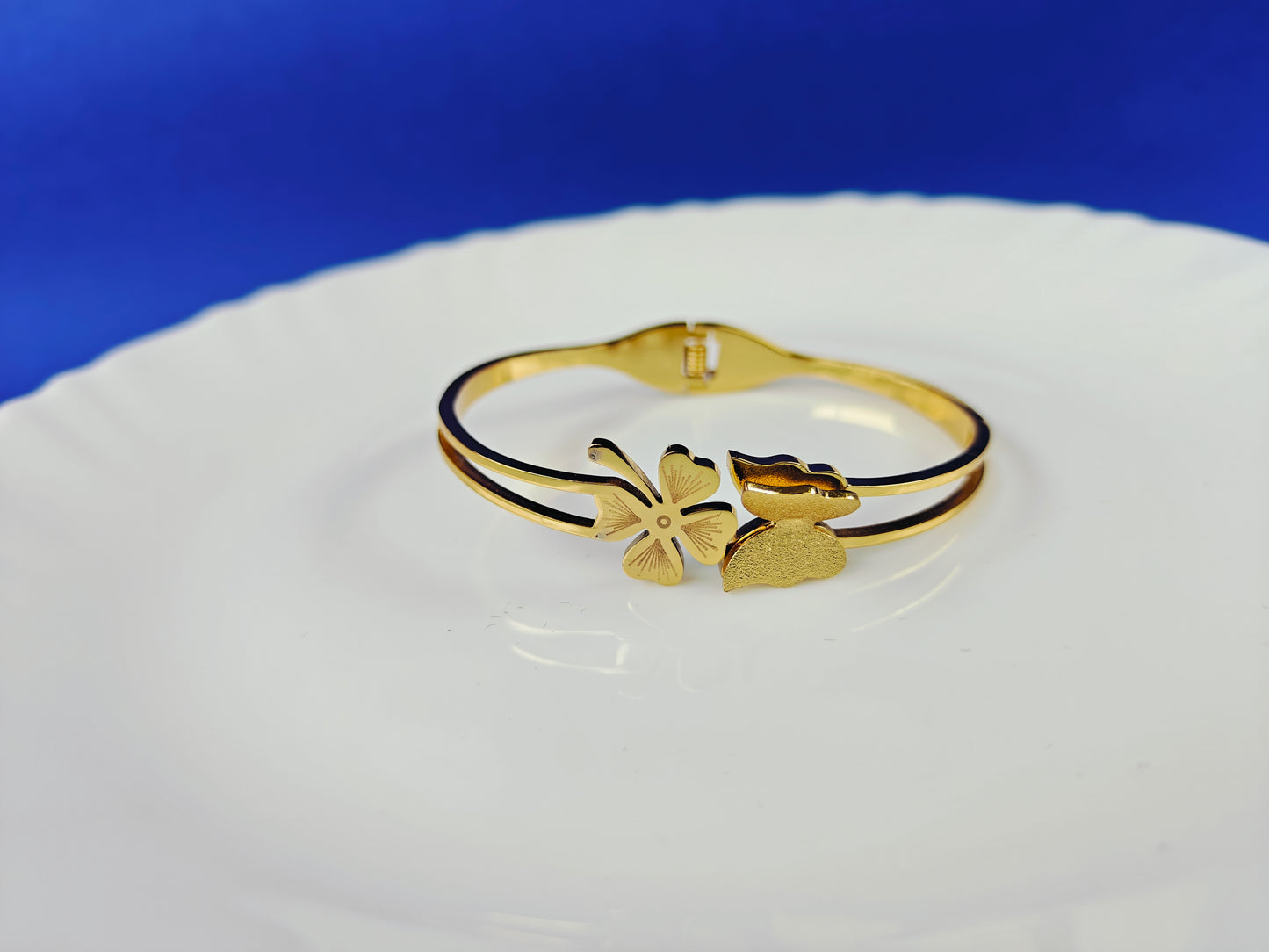 GOLD BRACELET