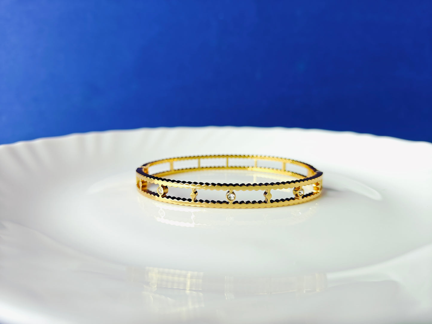 GOLD BRACELET