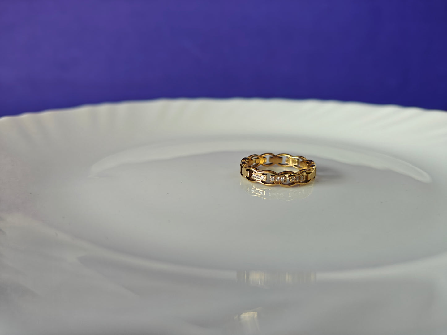 GOLD RING ..