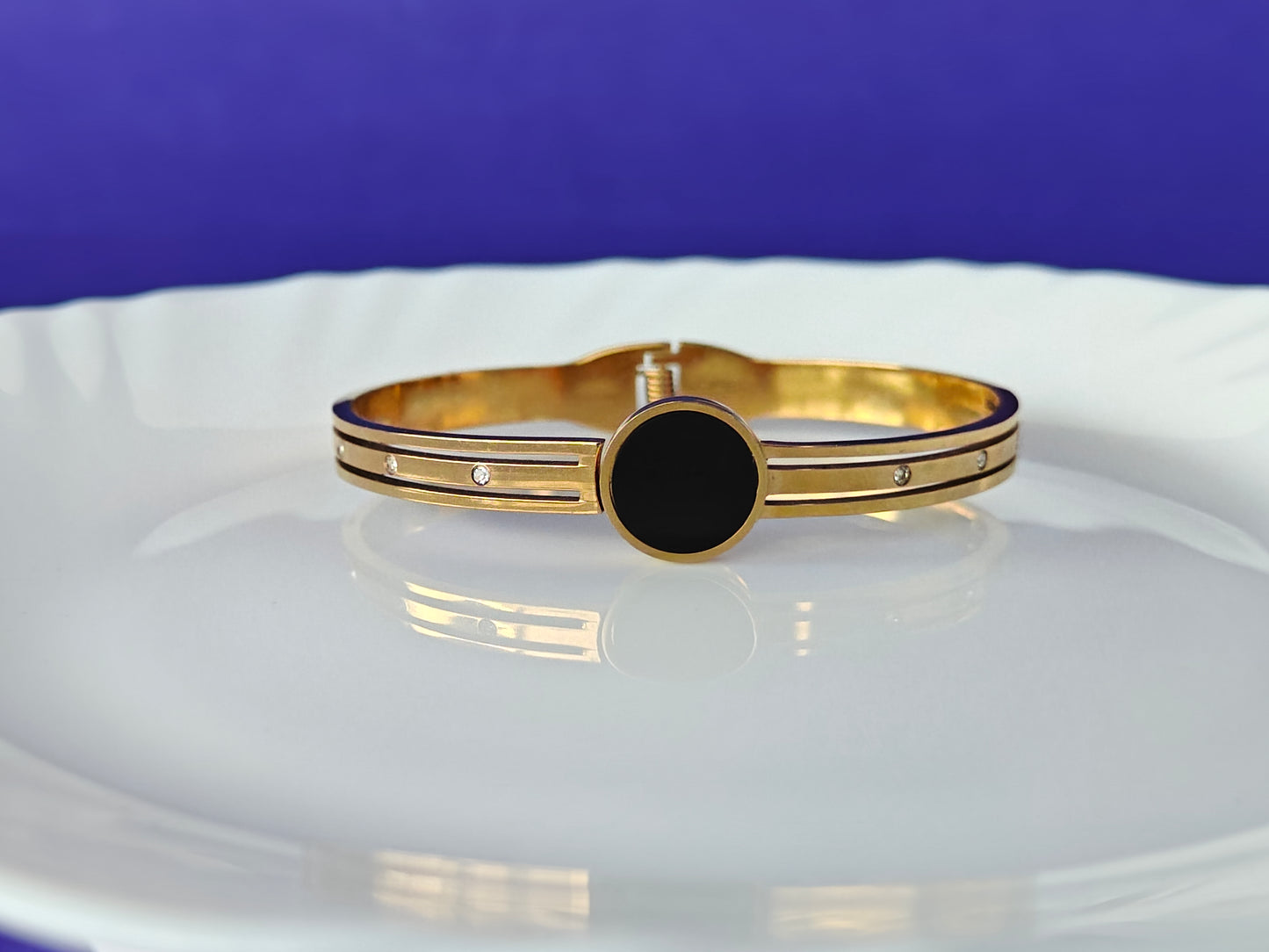 GOLD BRACELET