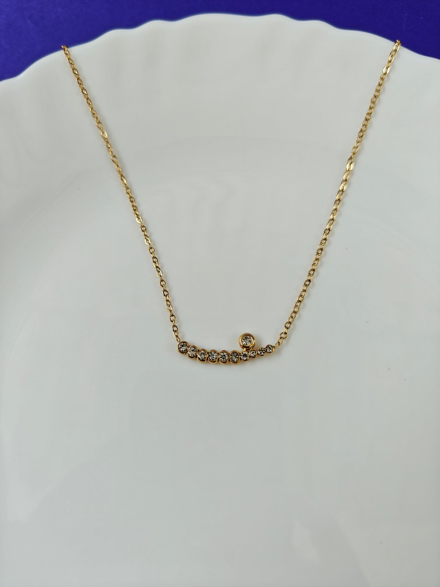 GOLD CHAIN WHITE STONE E8 S12