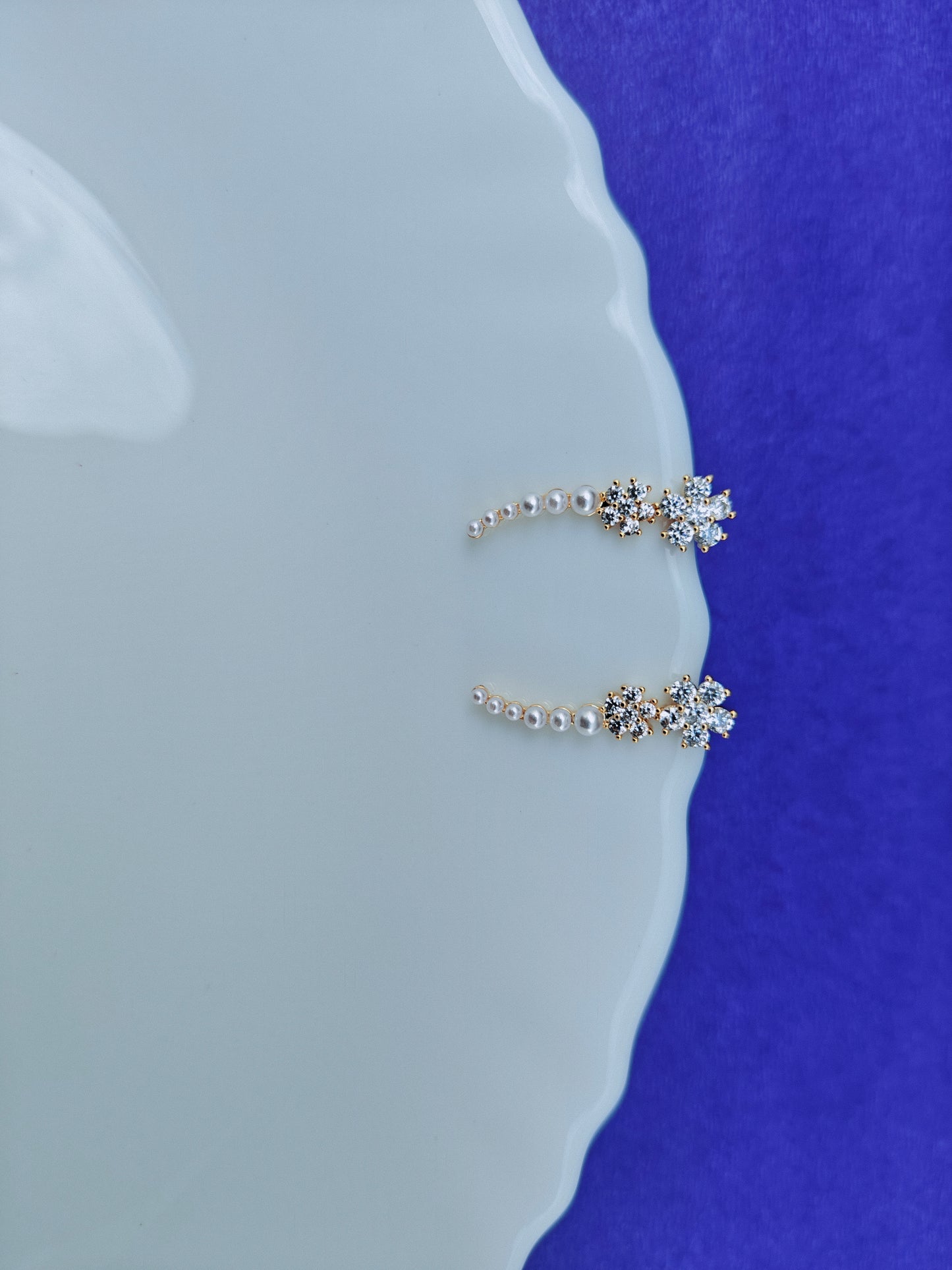 GOLD EAR CUFF I Z2 X