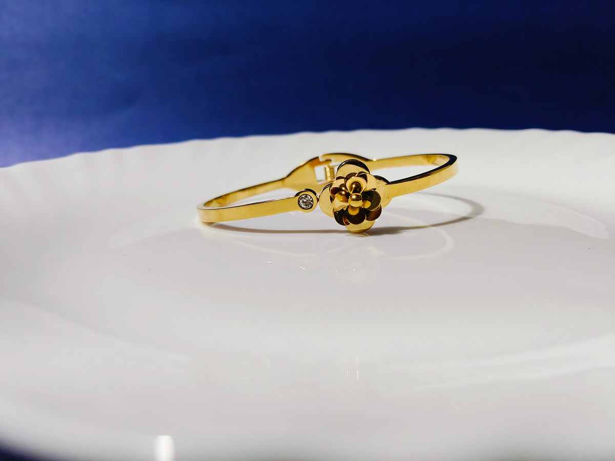 GOLD BRACELET