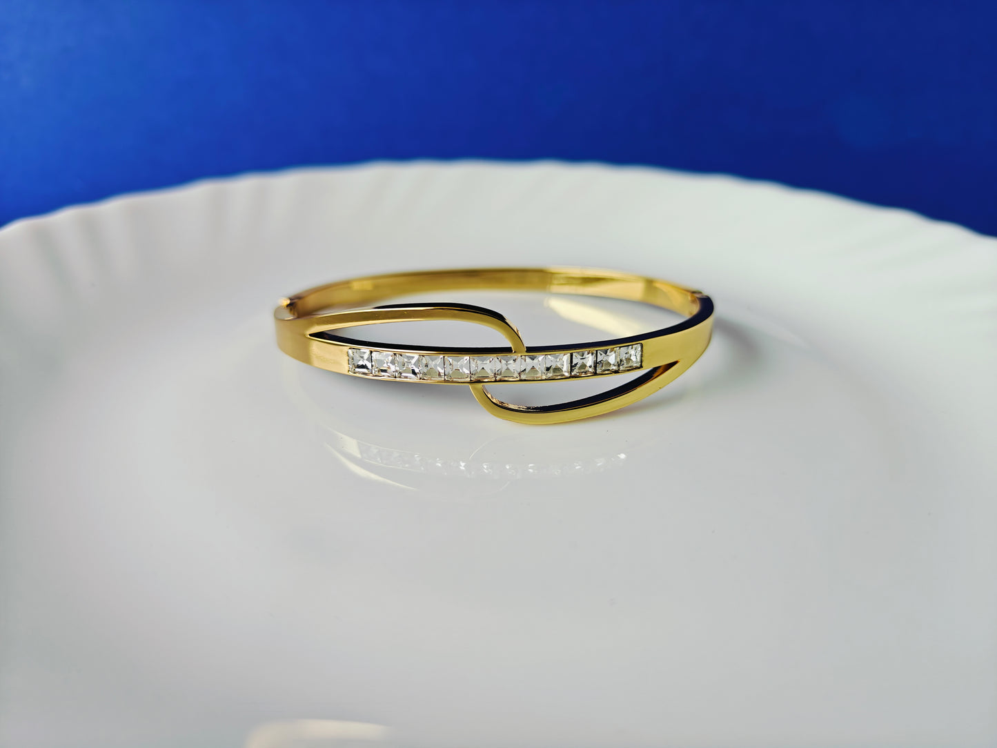 GOLD BRACELET