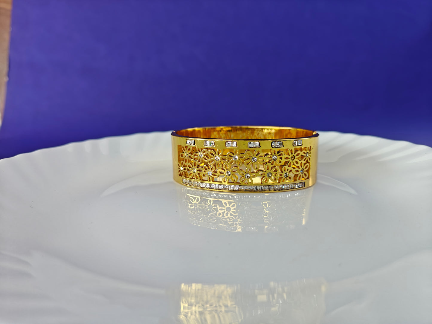 GOLD BRACELET