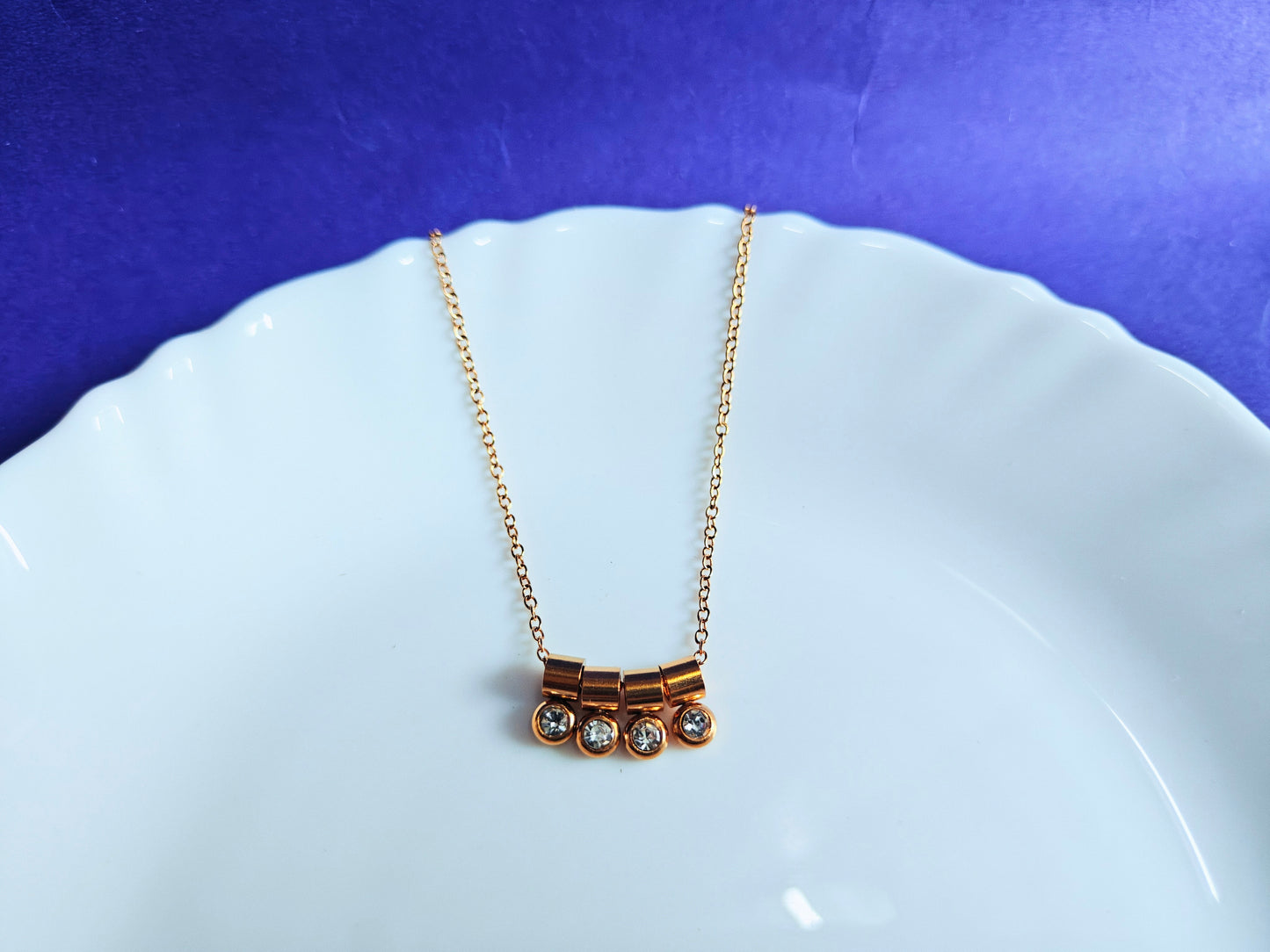 GOLD CHARM J6 7M' white