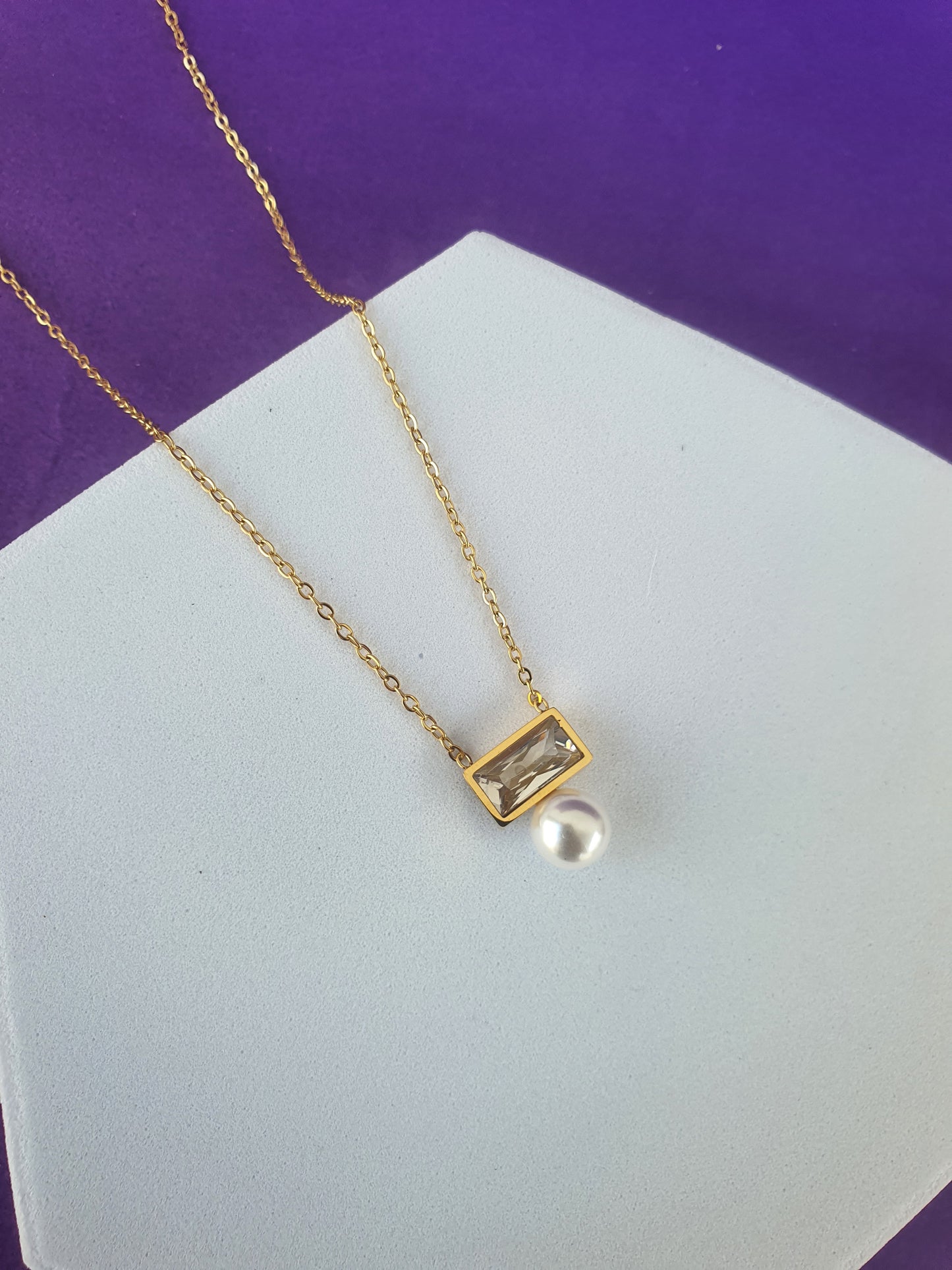 GOLD CHAIN E6 S9 WHITE