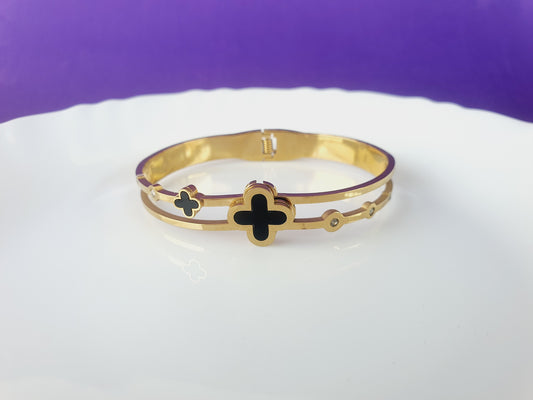 GOLD BLACK CLOVER BRACELET