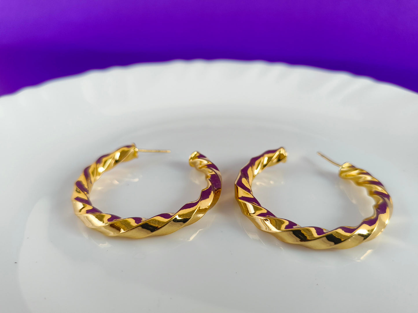 GOLD EARRING J G T1 X