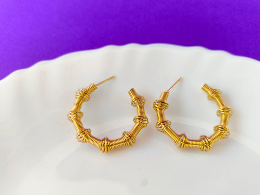 GOLD EARRING J GG C1 X