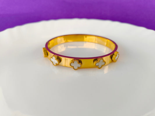 GOLD WHITE CLOVER BRACELET