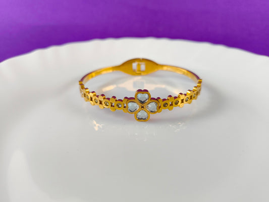 GOLD CLOVER STONE BRACELET X