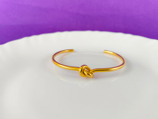 GOLD KNOT CUFF