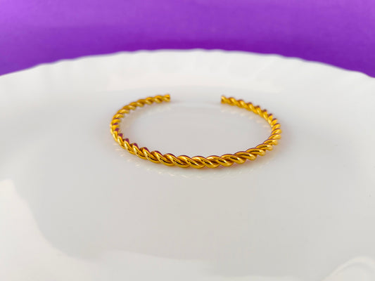 GOLD CUFF BRACELET X