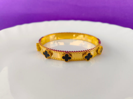 Gold Black white Clover Bracelet