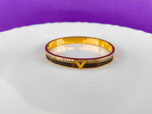 GOLD V BRACELET X