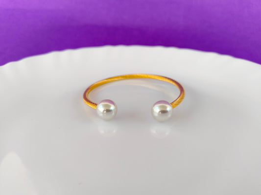 GOLD PEARL CUFF