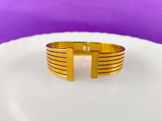 GOLD CUFF X